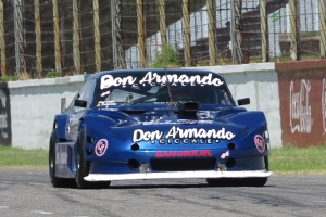 La Chevy del FF Racing del binomio Ciccale-Ferrón en plena acción en la primera fecha de la Clase A del Procar4000.