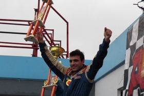 Tomás Di Nucci festeja la primera victoria en la Clase A del Procar4000 en el Gálvez.