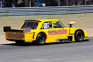 El Ford amarillo de Crundall fue competitivo en la primera fecha del año logrando el 2° puesto en la final de la Clase B.
