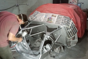 El auto de Fernando Rojas en plena etapa de pintura. Se viene varios cambios en la Chevy del piloto de San Miguel.
