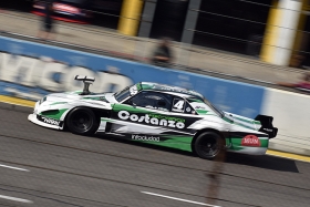 Nelson Costanzo a plena velocidad con la Dodge del Tártara Competición en la recta del Gálvez.