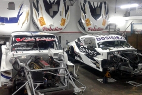El Chevrolet 400 de Mirabetto y la Chevy de Miranda esperan en el taller del Vaccaro Racing la 4° fecha del año de la Clase B del Procar4000.