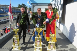 El podio de la Clase B 8º fecha: 1º Viana campeón, 2º Ramos y 3º Crundall.