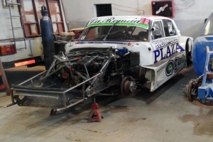 El Ford de Lucas Álvarez en plena etapa de preparación en el Amat Racing.