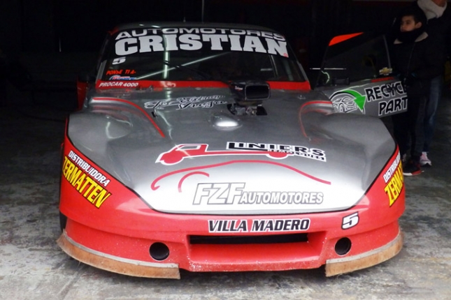 Cristian Ponsetti y la Chevy con la que estará volviendo a la Clase B el próximo 30 de Octubre en la 8° fecha del año del Procar4000.