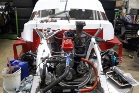 La Chevy de Omar Ceciaga en el taller del Maxi Lucero Racing en la última etapa de preparación para la 5° fecha.