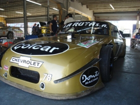 Con este Chevrolet, replica del auto de Roberto Mouras, Juan Carlos Pergolezi despuntaba su pasión por el automovilismo. 