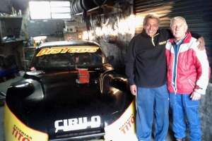 &quot;Fito&quot; Perosio junto a su preparador Juan Luberto y la Chevy con la que buscarán ser competitivos en el 2017.
