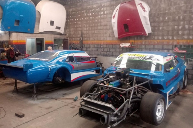 Los dos autos de Los Mellizos Competición que estarán en el Coronación 2018 el fin de semana en el Circuito 12 del Gálvez.