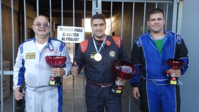 El podio de la Clase A 2º fecha en el Gálvez: 1º Matias Lucero, 2º Jorge Ruscalleda y 3º Jorge Panella (h).