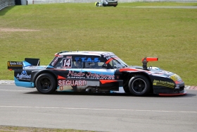 Ruiz va por la recuperación al Autódromo de La Plata con el Ford N° 14 del Oyhanart Motores.