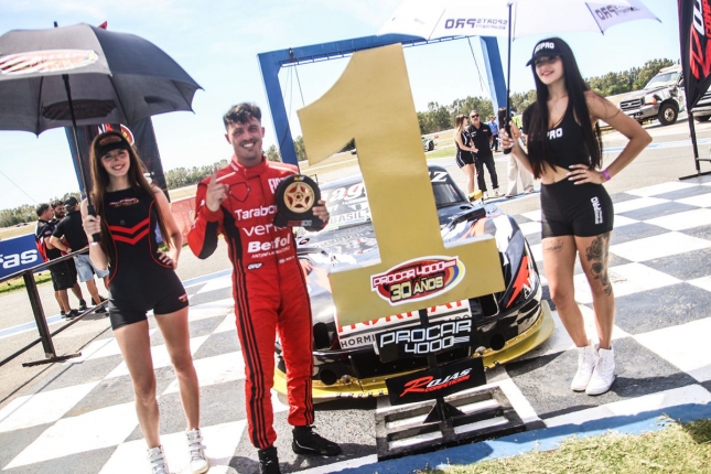 EL CAMPE&Oacute;N ROSSI ARRANCO CON POLE