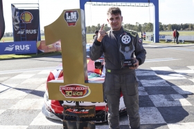 SANTI PASQUALE SE ADUE&Ntilde;O DE LA POLE PARA CLASE B.